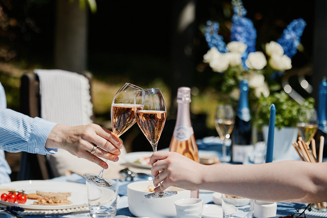 Mother’s Day Gifts for Wine Lovers: A Shared Experience with the Finest English Fizz