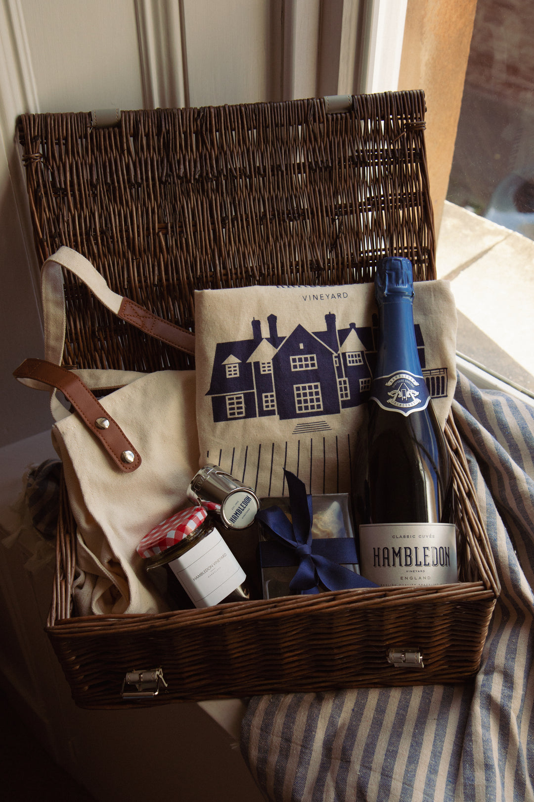 Luxury Wine Hamper: Hambledon Vineyard Hampershire